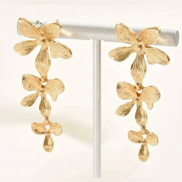 Long floral earrings in gold tone - new in package - Picture 3 of 4
